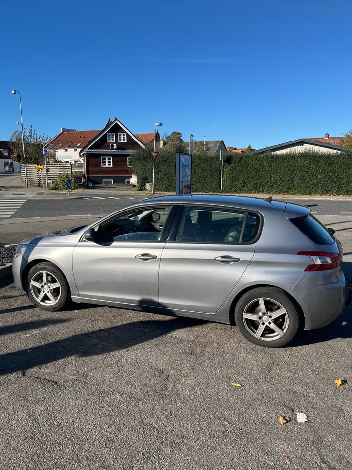Peugeot 308 1,2 e-THP 110 Active 5d