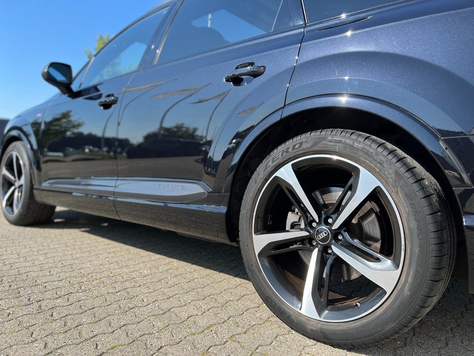 Audi Q7 3,0 TDi 272 S-line quattro Tiptr. 7prs 5d