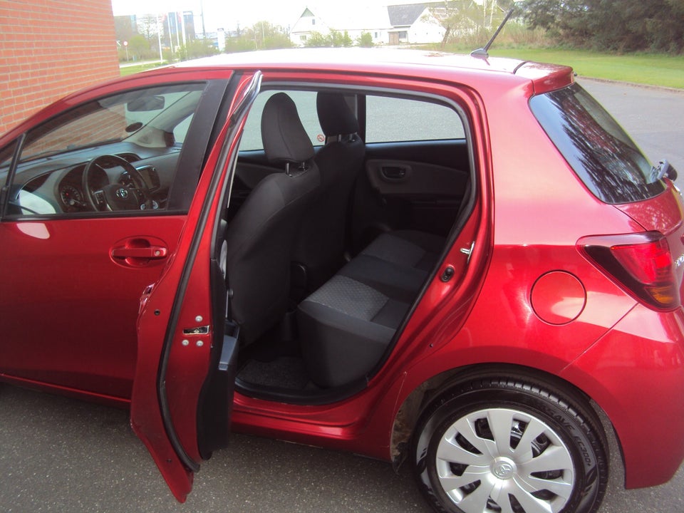 Toyota Yaris 1,0 VVT-i T2 5d