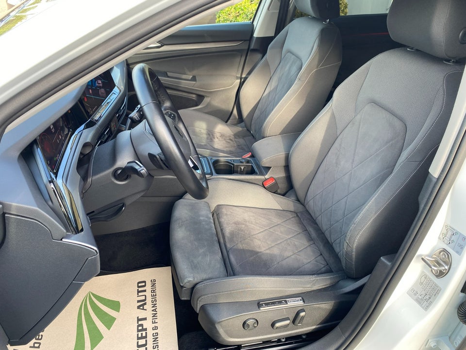 VW Golf VIII 2,0 TDi 150 Style DSG 5d