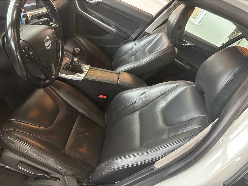 Volvo S60 2,0 T5 240 Kinetic 4d