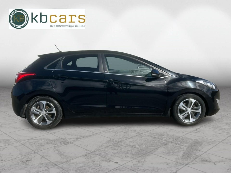 Hyundai i30 1,6 CRDi 110 EM-Edition 5d
