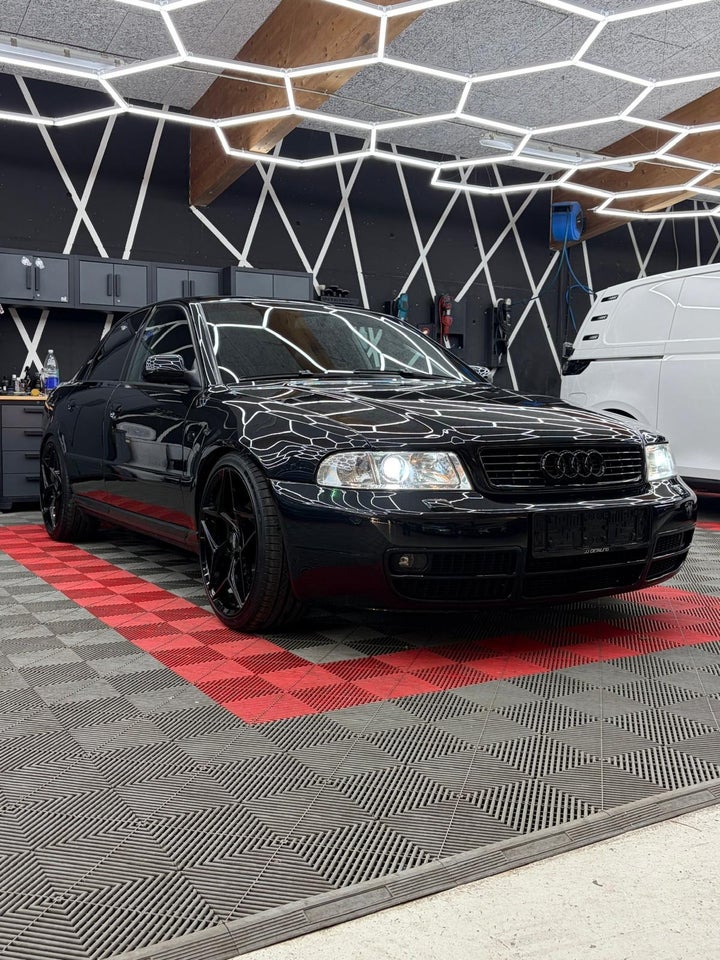 Audi A4 1,8 T quattro 4d