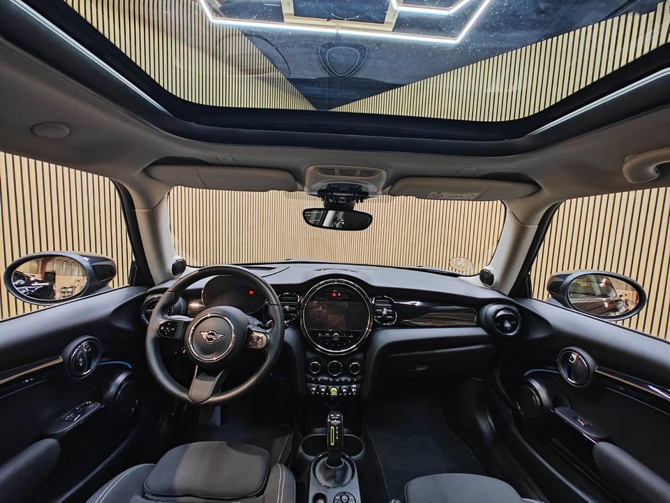 MINI Cooper SE Essential 3d