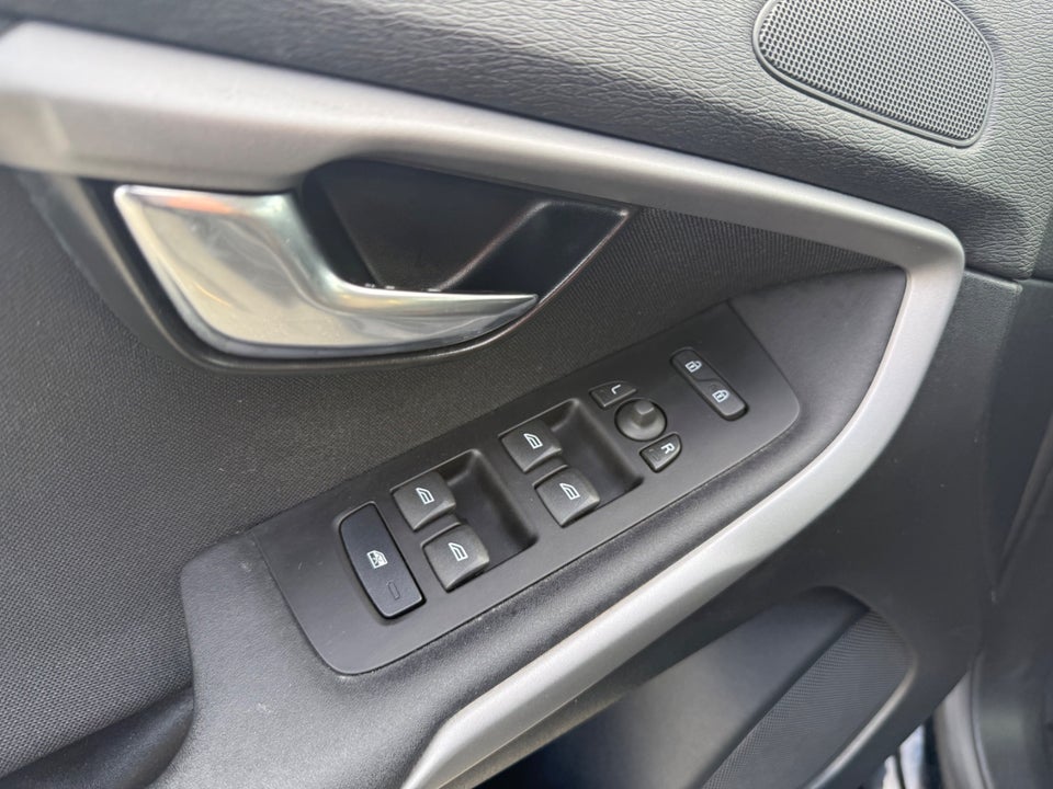 Volvo V40 1,6 D2 115 Momentum aut. 5d