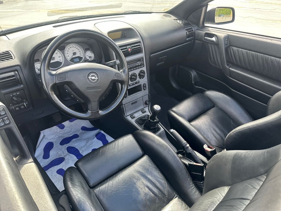 Opel Astra 2,2 16V Cabriolet 2d