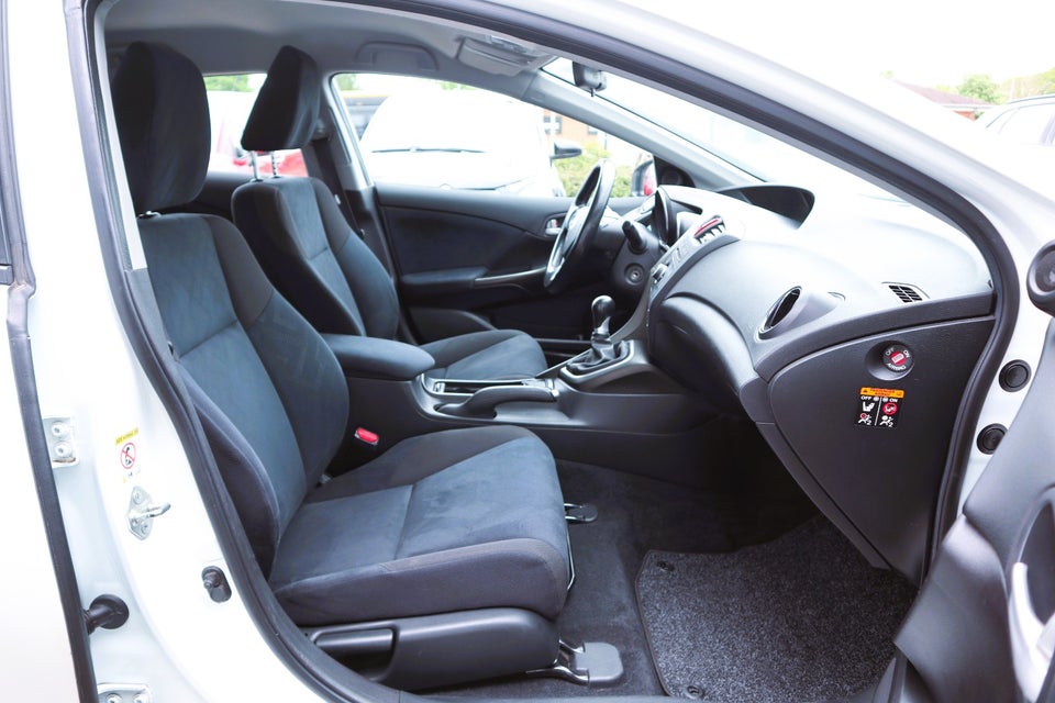 Honda Civic 1,8 i-VTEC Executive 5d
