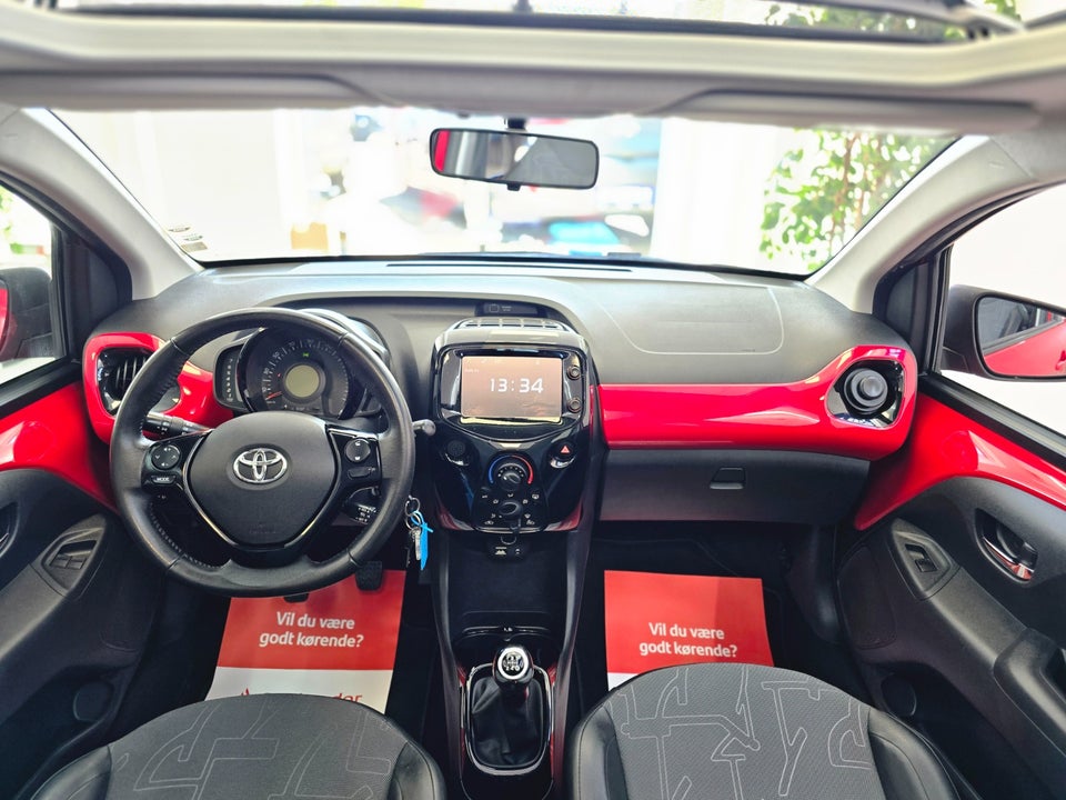 Toyota Aygo 1,0 VVT-i x-wave Sky 5d