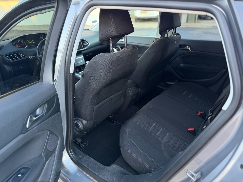 Peugeot 308 1,2 e-THP 130 Allure SW 5d