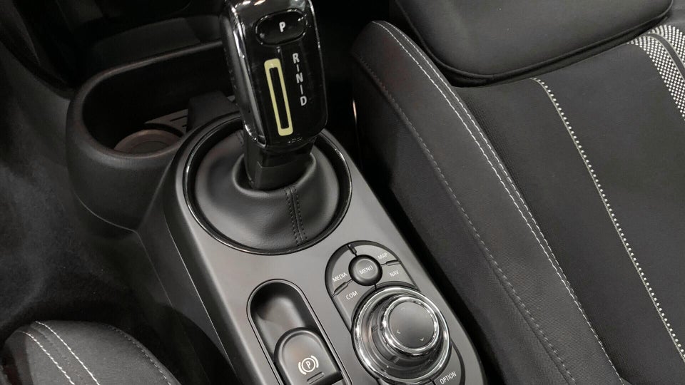 MINI Cooper SE Essential 3d