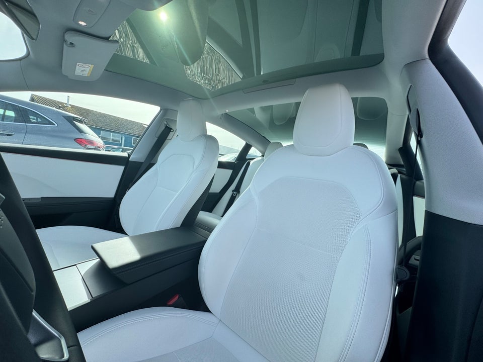 Tesla Model 3 RWD 4d