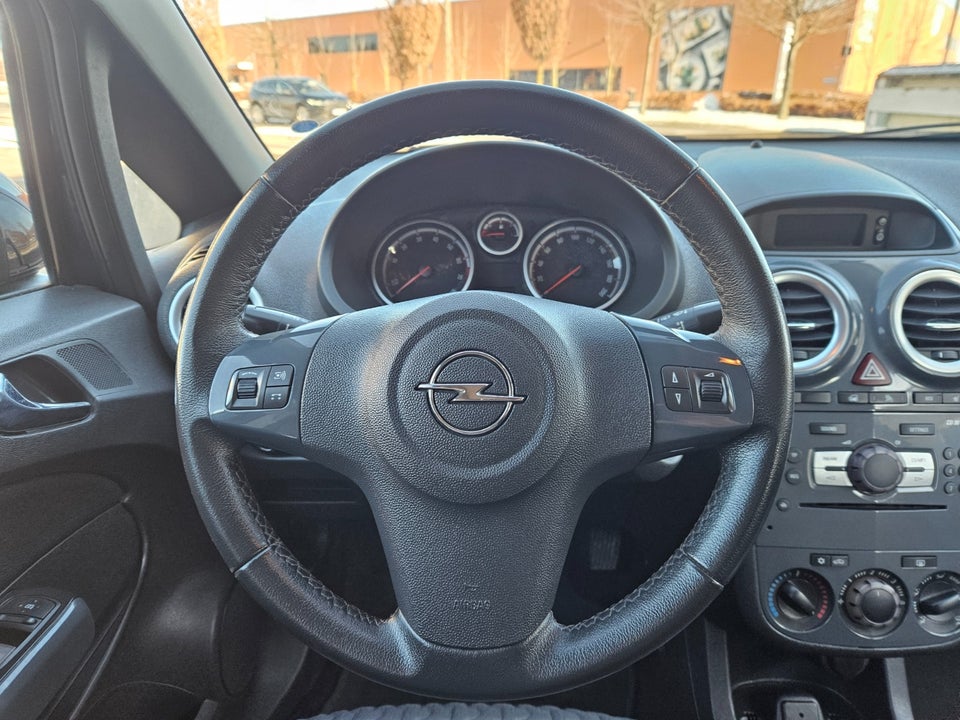 Opel Corsa 1,4 16V Cosmo 5d