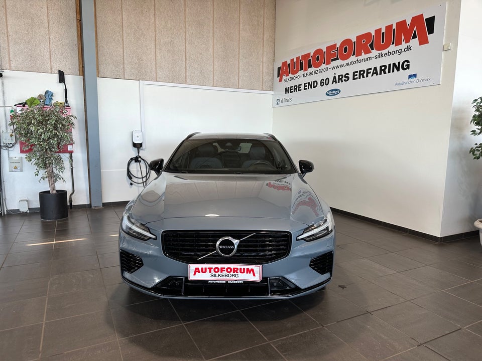 Volvo V60 2,0 T6 ReCharge R-Design aut. AWD 5d