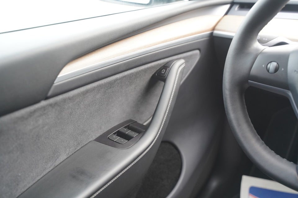 Tesla Model Y Long Range AWD 5d