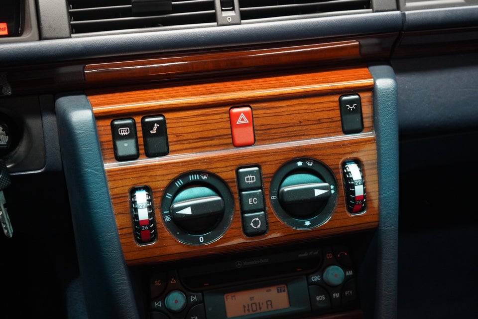 Mercedes E280 2,8  4d