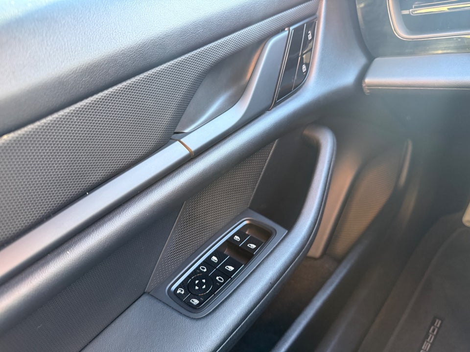 Porsche Taycan Performance+ 4d