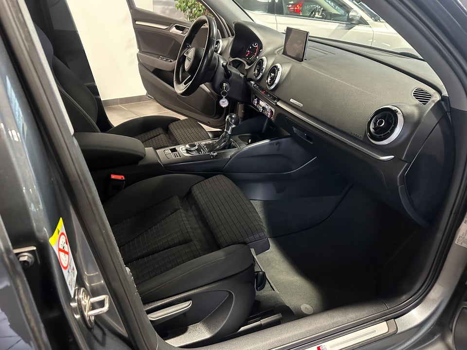 Audi A3 35 TFSi Sport Limited S-tr. 4d
