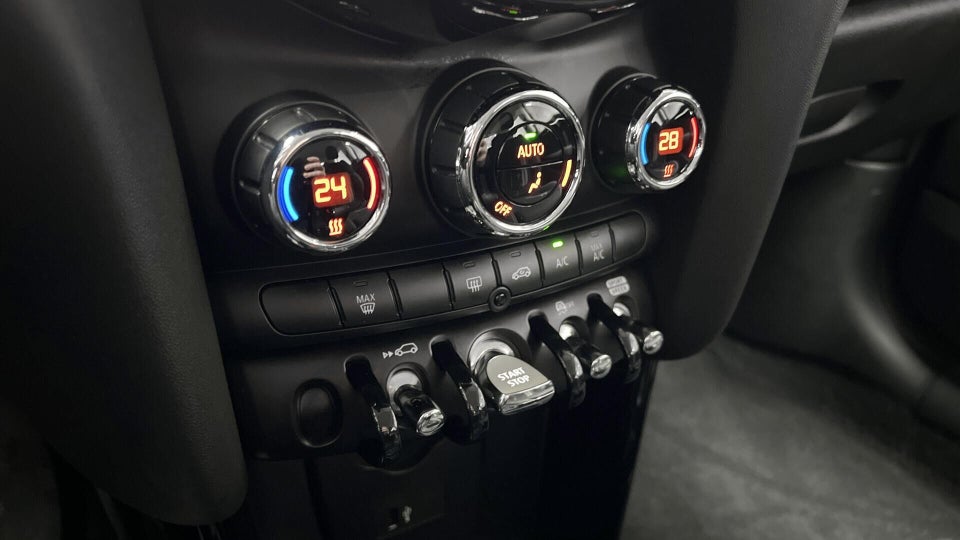 MINI Cooper SE Essential 3d