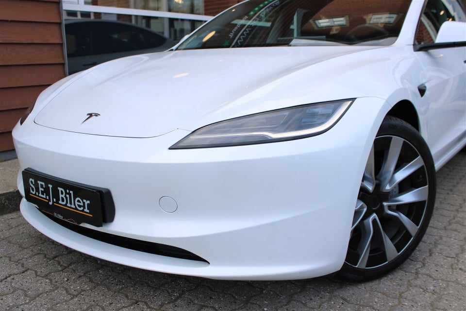 Tesla Model 3 Long Range AWD 4d