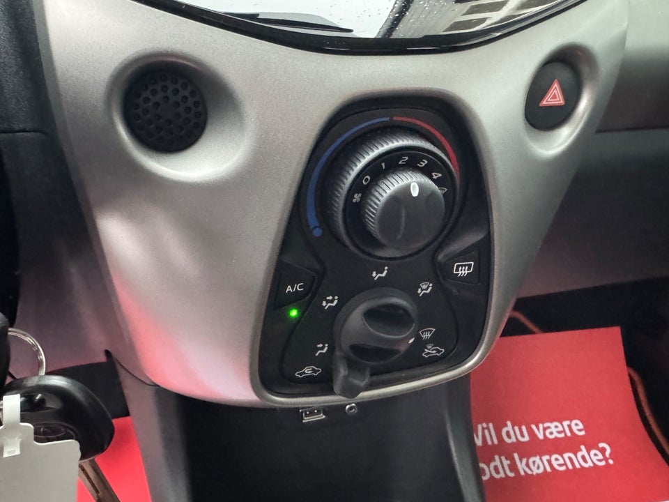 Toyota Aygo 1,0 VVT-i x-play 5d