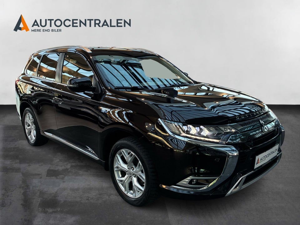 Mitsubishi Outlander 2,4 PHEV Invite CVT 4WD 5d