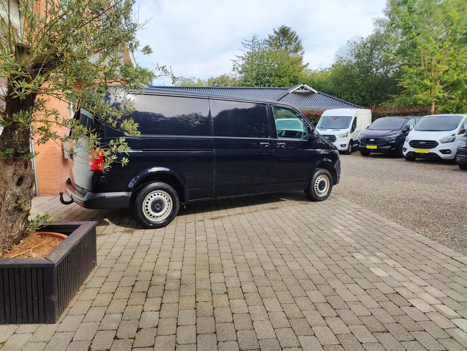 VW Transporter 2,0 TDi 102 Kassevogn lang