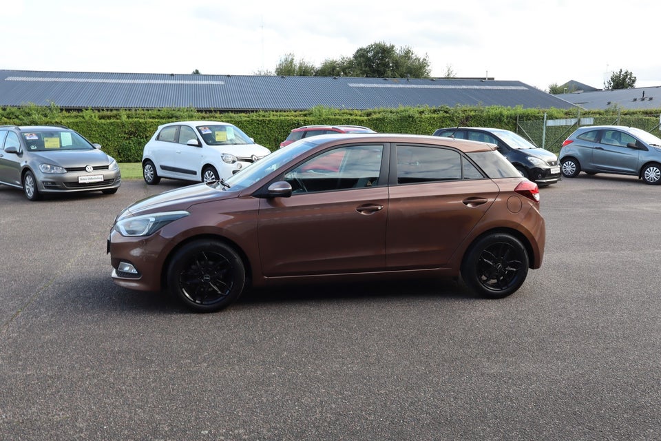 Hyundai i20 1,25 Premium 5d