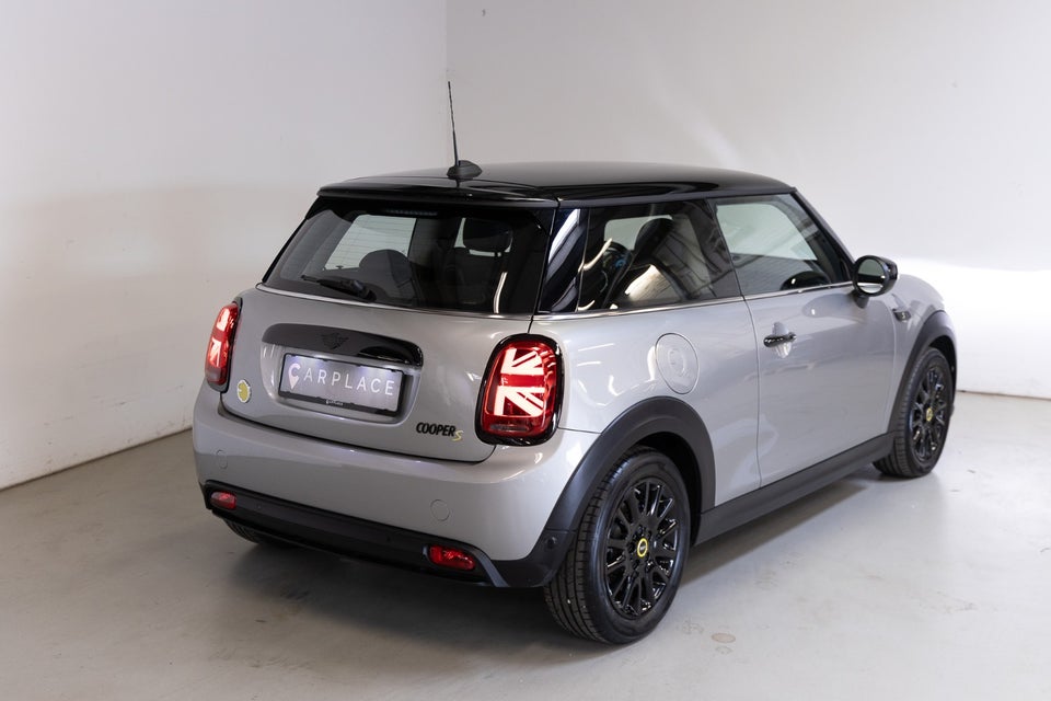 MINI Cooper SE Essential 3d
