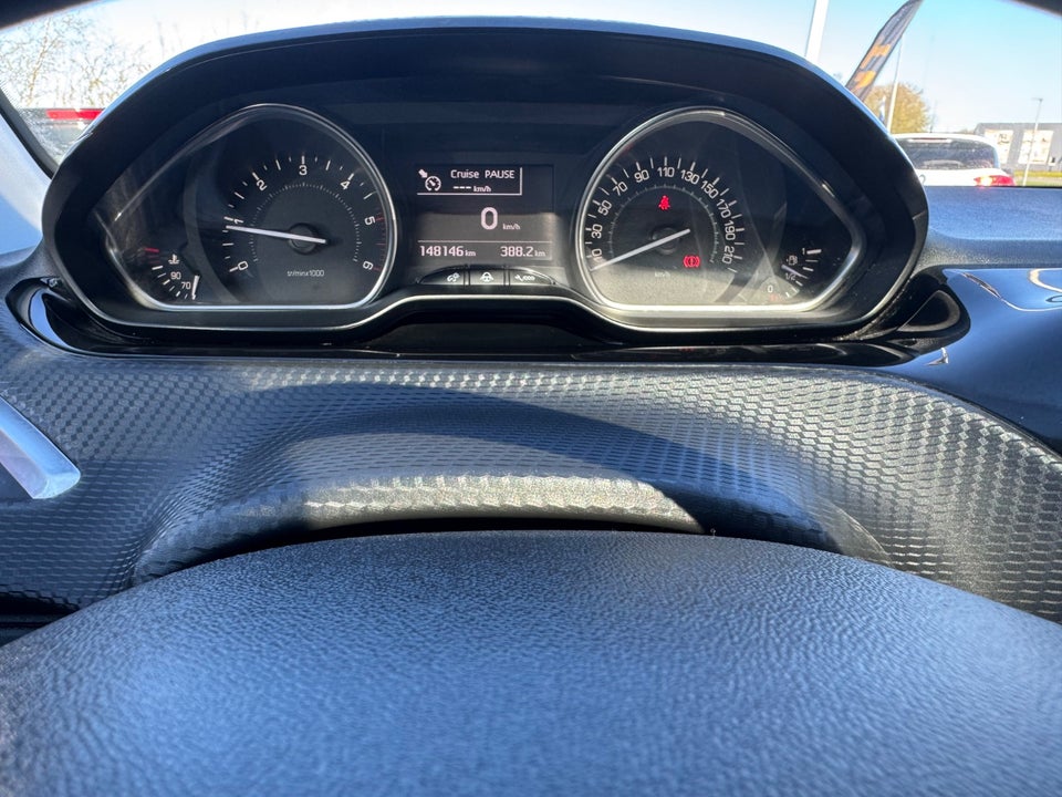 Peugeot 2008 1,6 BlueHDi 100 Allure Sky 5d