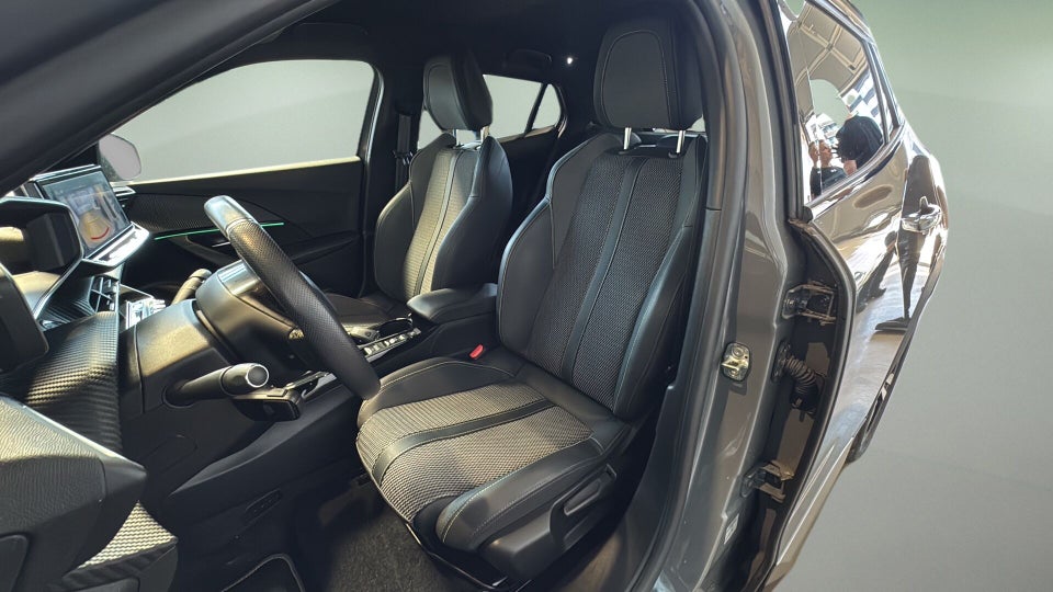 Peugeot e-2008 54 GT 5d
