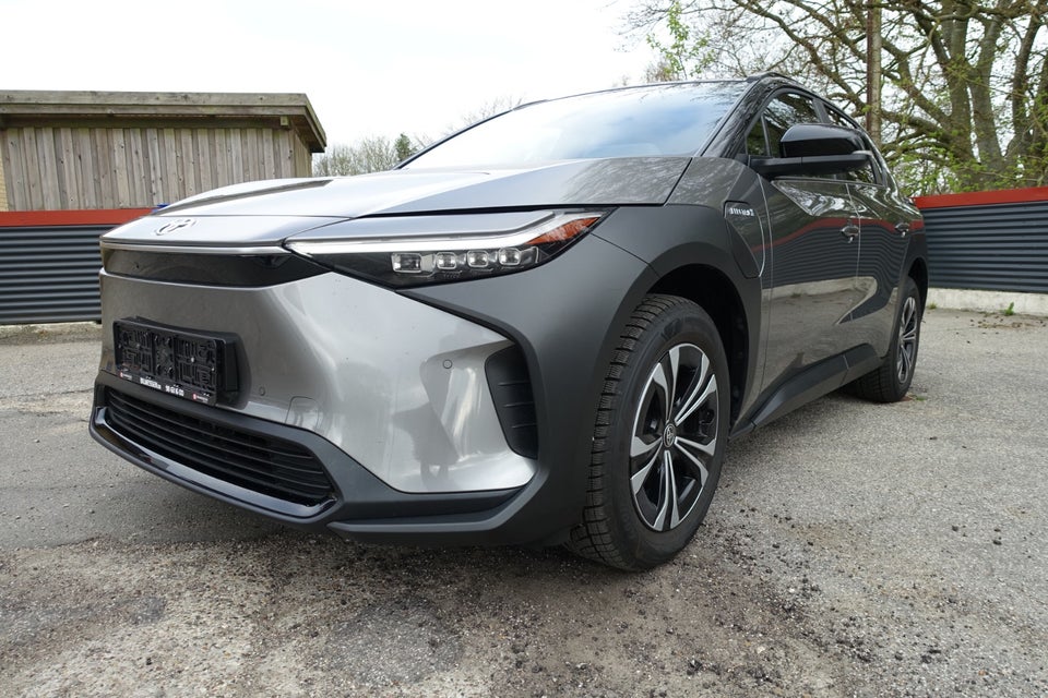 Toyota bZ4X Executive AWD 5d