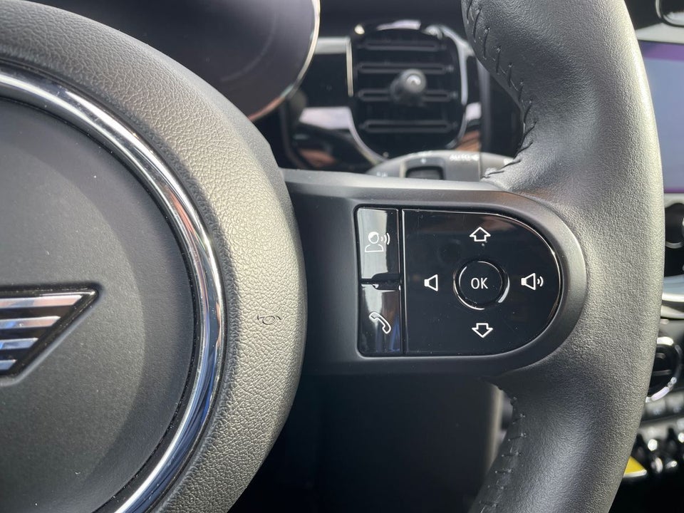 MINI Cooper SE Essential 3d