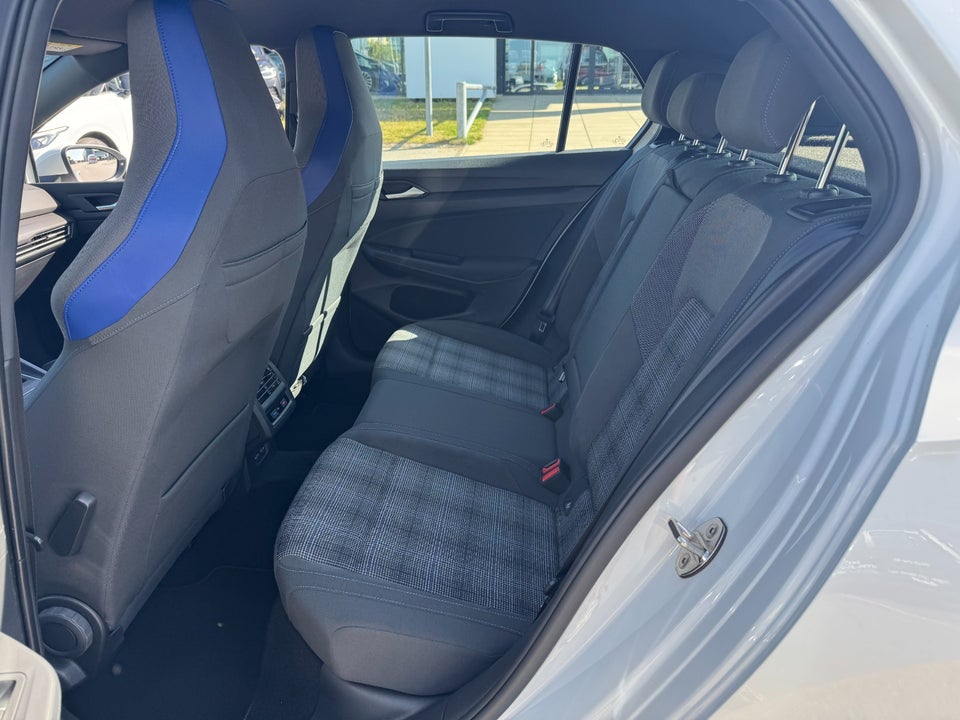VW Golf VIII 1,4 GTE DSG 5d