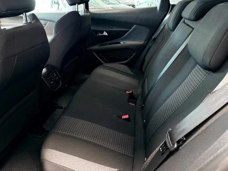 Peugeot 3008 1,2 e-THP 130 Active 5d