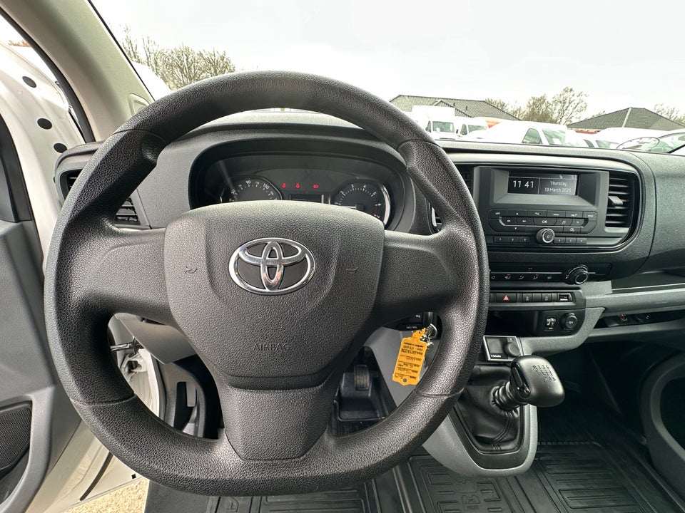 Toyota ProAce 2,0 D 120 Medium Base++ Chassis 2d