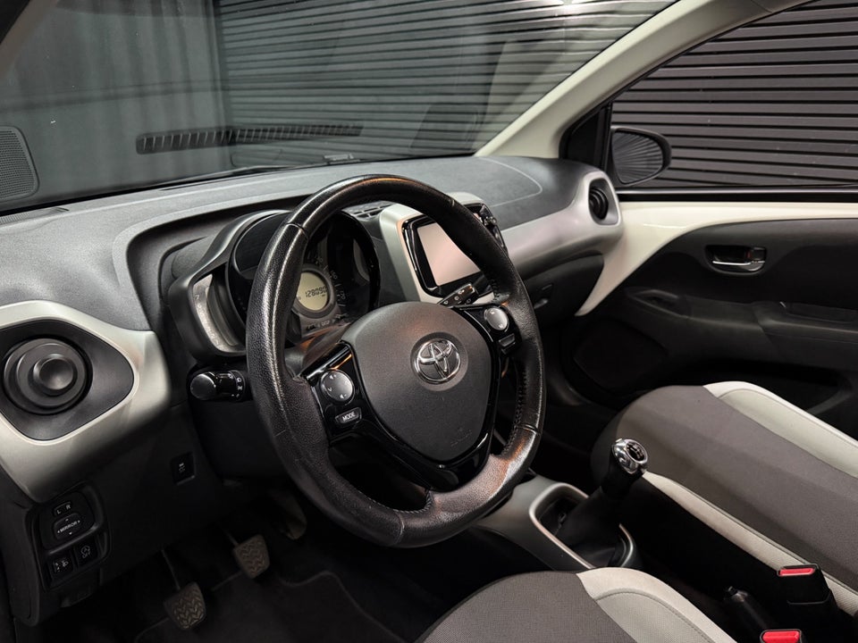 Toyota Aygo 1,0 VVT-i x-wave Sky 5d