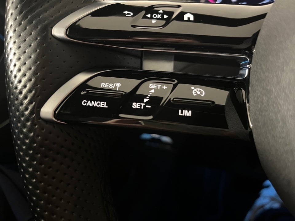 Mercedes C300 e 2,0 AMG Line stc. aut. 5d