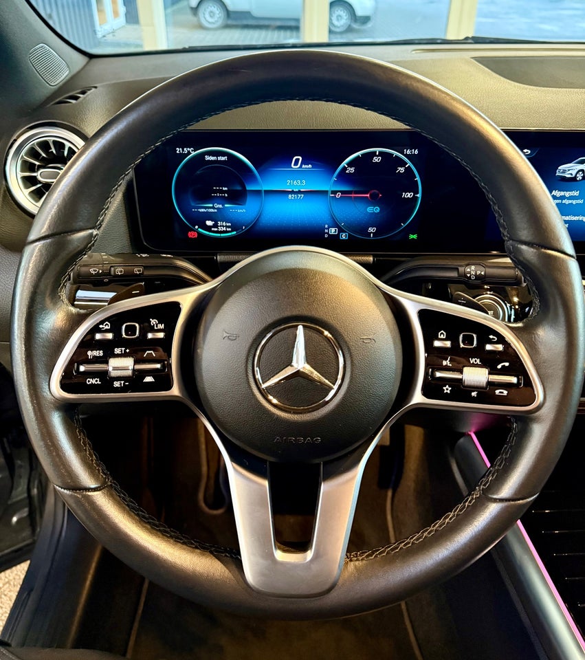 Mercedes EQA300 4Matic 5d