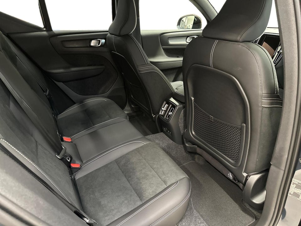 Volvo EX40 Extended Range Black Edition Excess 5d