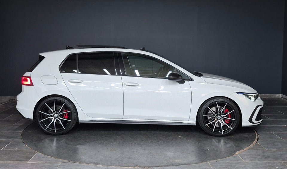VW Golf VIII 1,4 GTE DSG 5d