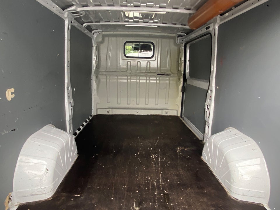 Peugeot Boxer 333 2,2 BlueHDi 140 L2H1 Premium