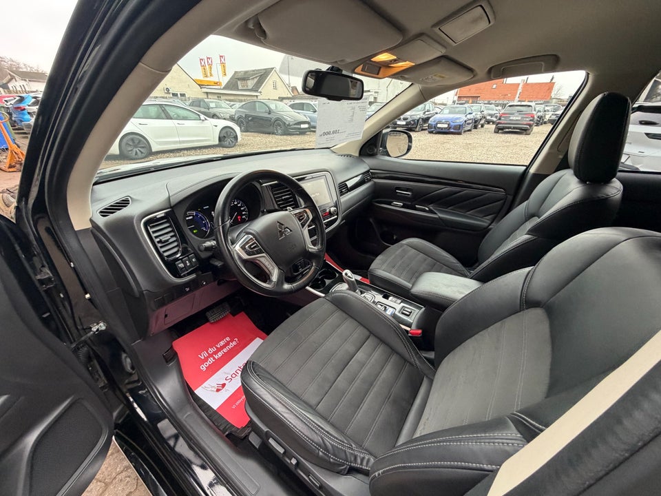 Mitsubishi Outlander 2,4 PHEV Invite CVT 4WD 5d