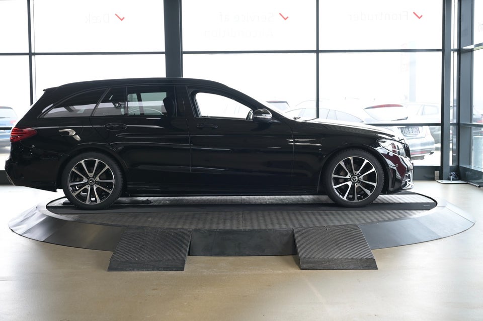 Mercedes C220 d 2,0 AMG Line Night Edition stc. aut. 5d