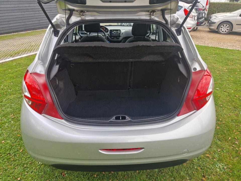 Peugeot 208 1,2 VTi Allure Sky 5d