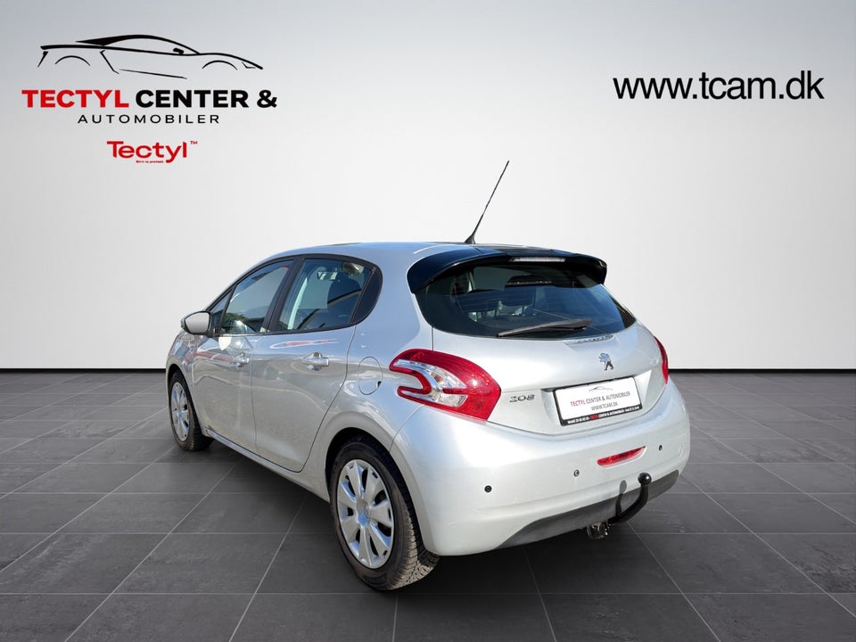 Peugeot 208 1,2 VTi Allure Sky 5d