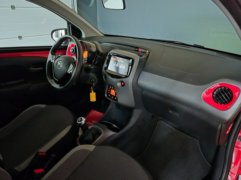 Toyota Aygo 1,0 VVT-i x-press 5d