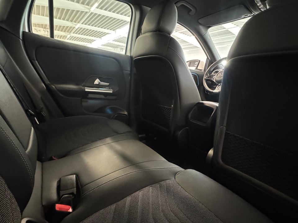 Mercedes EQA300 Progressive 4Matic 5d
