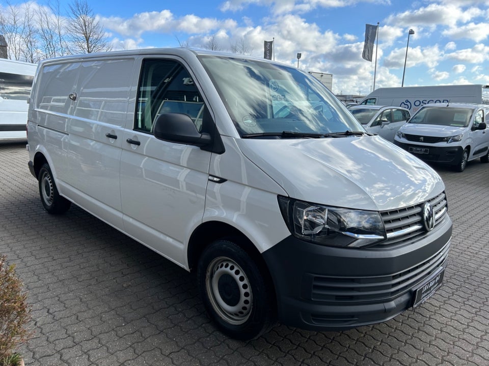 VW Transporter 2,0 TDi 102 Kassevogn lang