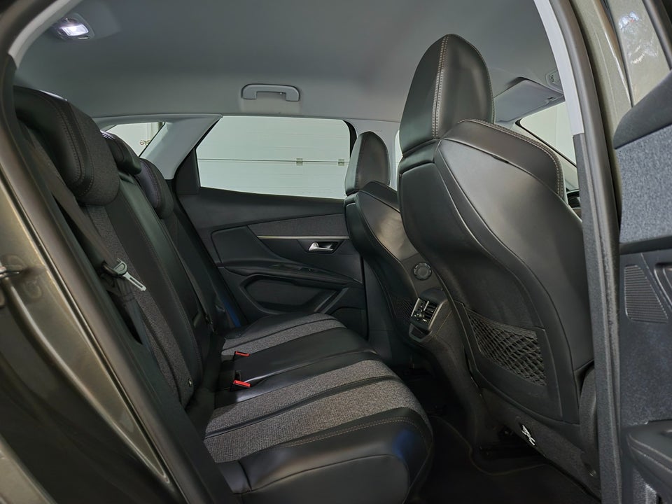 Peugeot 3008 1,2 PureTech 130 Allure EAT6 5d