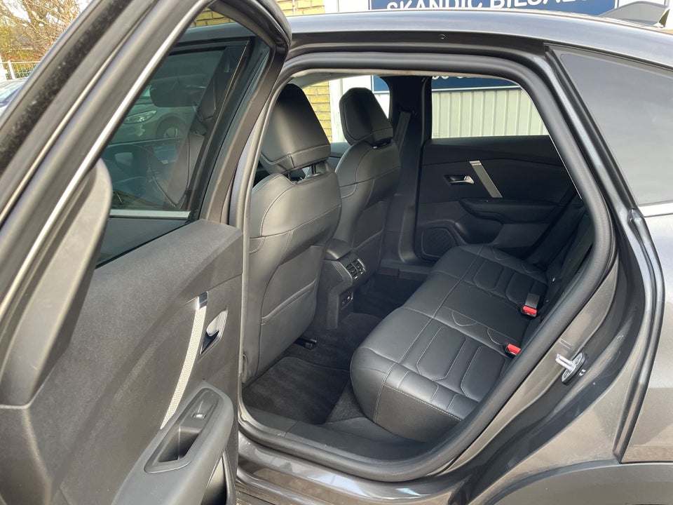 Citroën ë-C4 X 50 Shine 4d